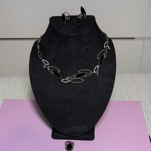 Elegant Silver and Black Leaf Necklace Set